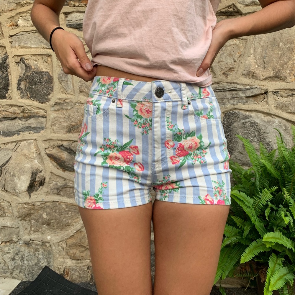 BDG Urban Outfitters high waist short shorts